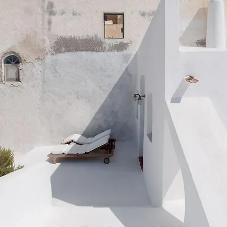 Sun Wind Santorini Emporio (Santorini)